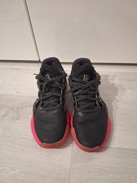 Vând ghete Adidas