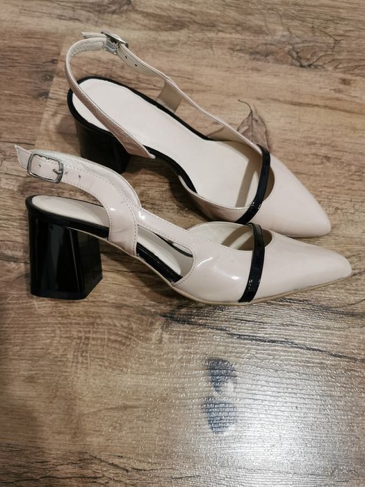 Vand pantofi eleganti