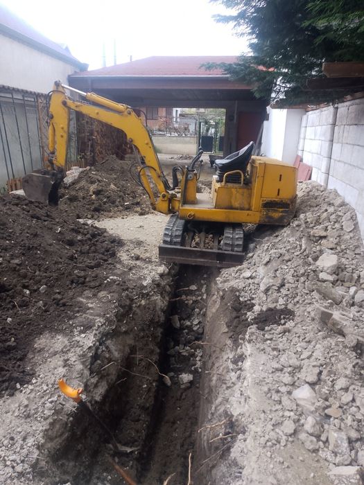 Услуги с малък багер