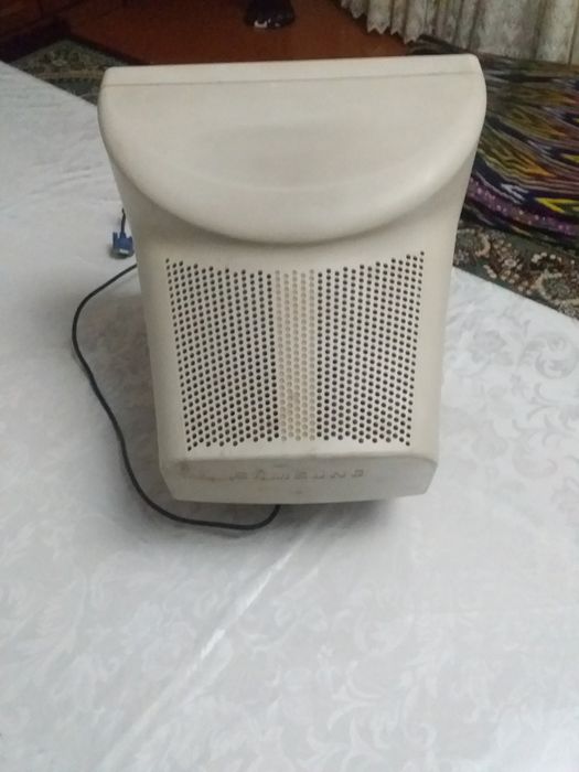 Samsung monitor (2004 yil) sotiladi