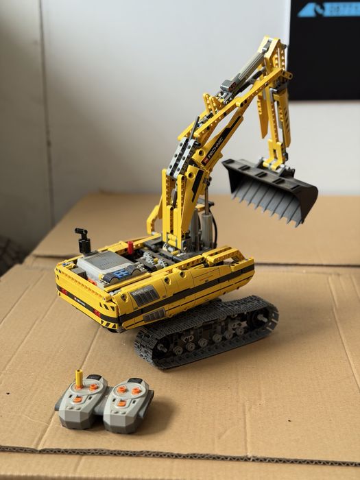 Lego 8043 моторизиран верижен багер Лего Technik 8043 Motorized Excavator  багерче модел 2010г дистанционно с мотор