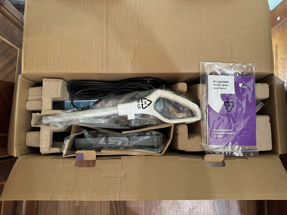 Вертикальный паровой пылесос Kitfort KT-556