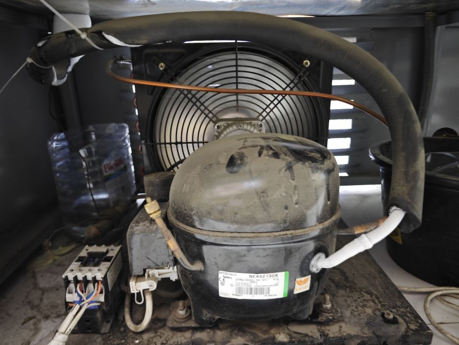 Vitrina xolodilnik sotiladi