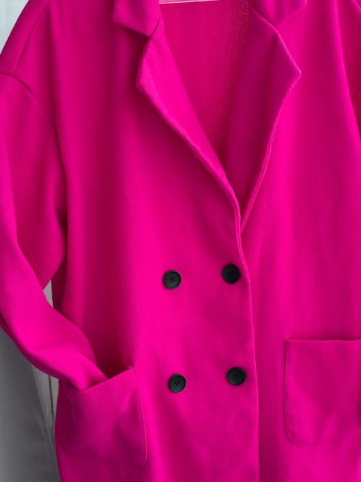 Дълго дамско цикламено меко палто (с лек дефект)