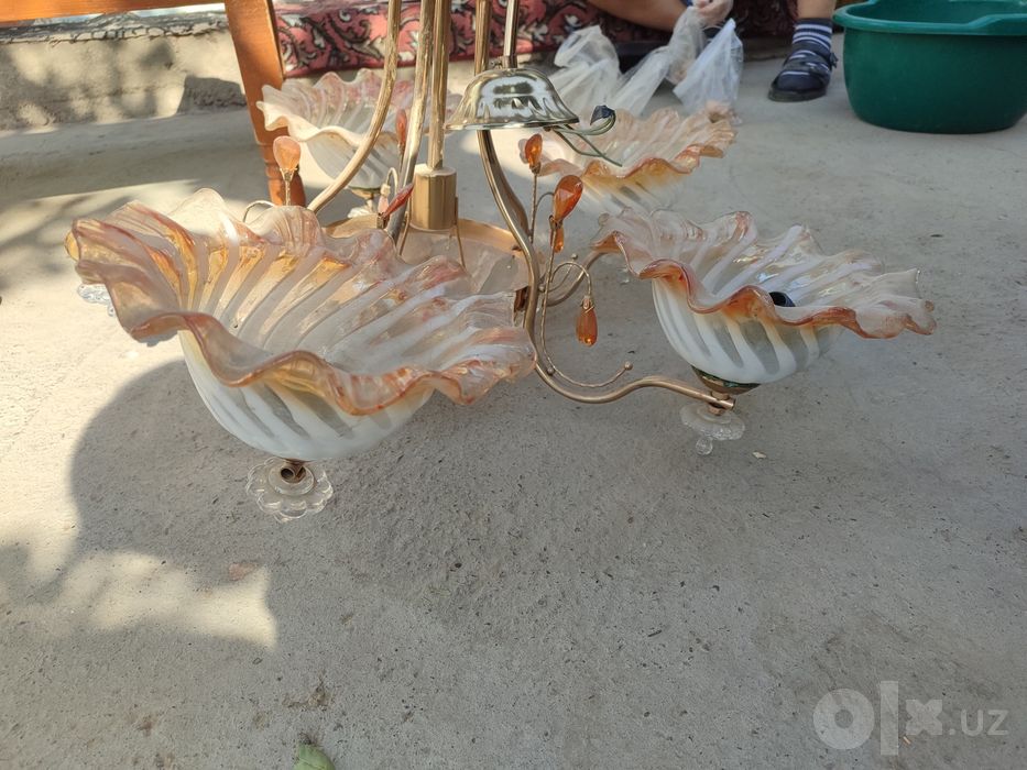 Продам люстра недорого