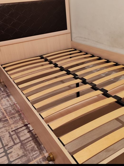 Продам кровать без матроса