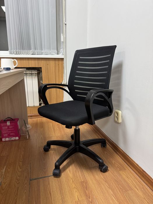 Продам компьютерный стол и кресло