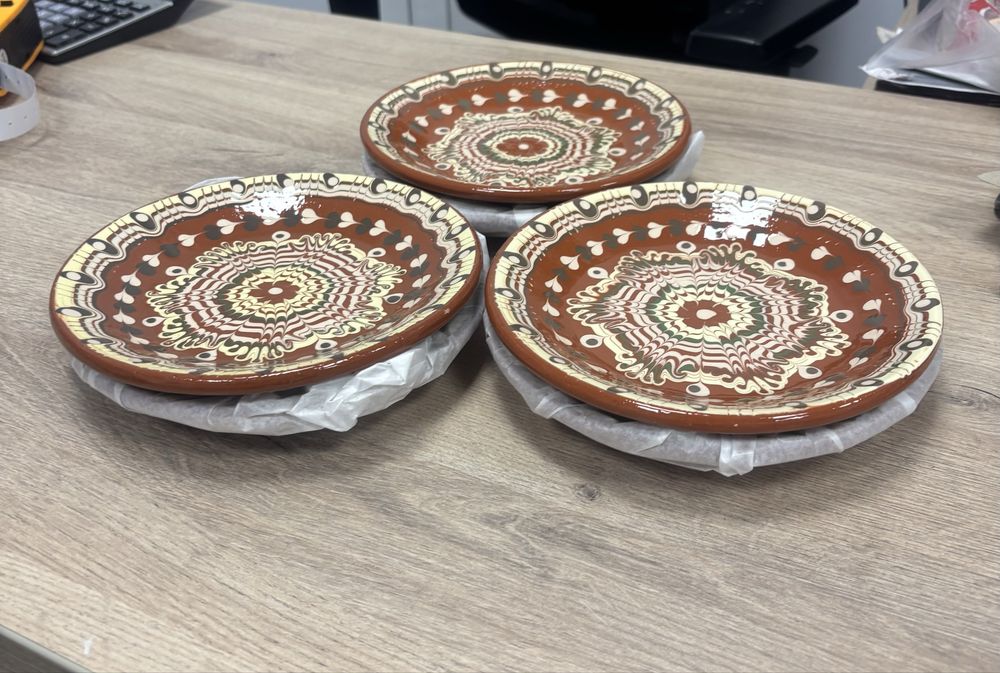 Курамична чиния - троянска шарка