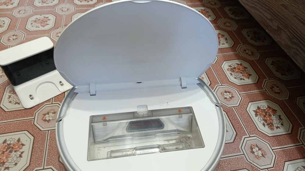 Робот пылесос рабочем состоянии