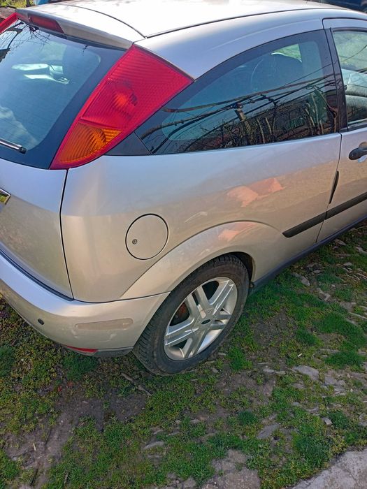 Форд фокус  1,6 бензин