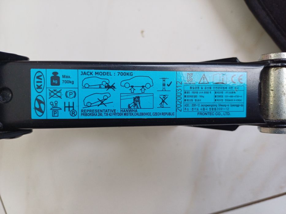 Домкрат оригиналный для HUYINDAI