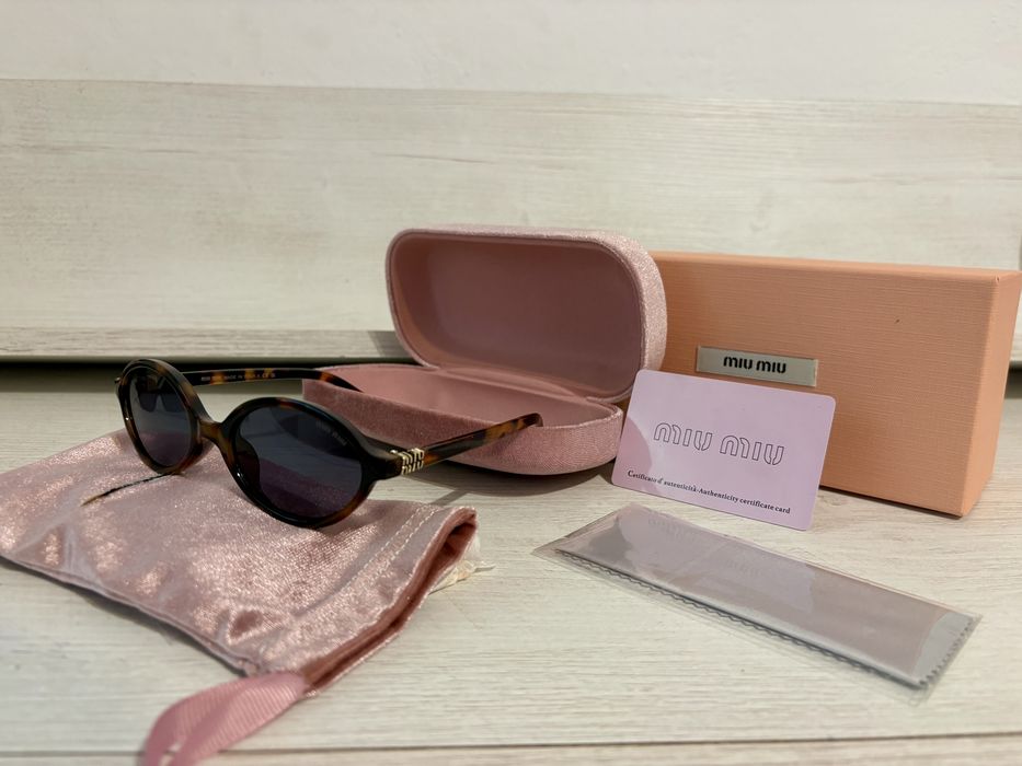 Ochelari de soare miu miu