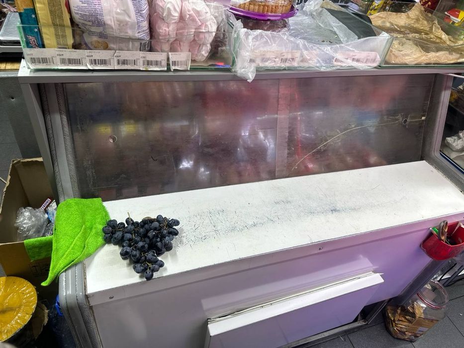Продам срочно витринный холодильник