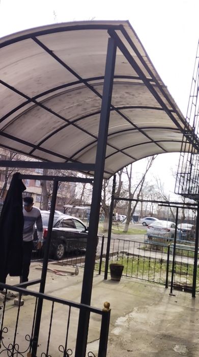 Металлический навес из лексана
