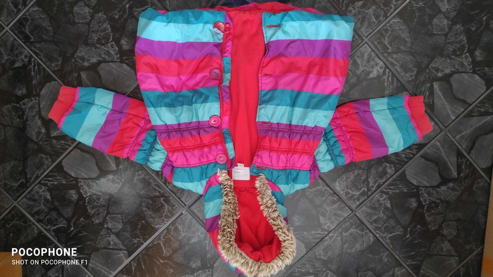 Пролетно яке с качулка момиче