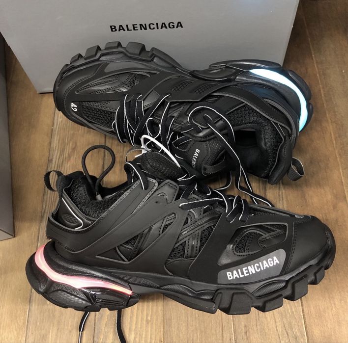 Balenciaga trak