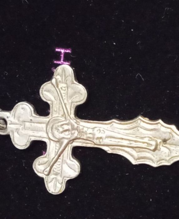 Продавам сребърни пръстени и кръстове