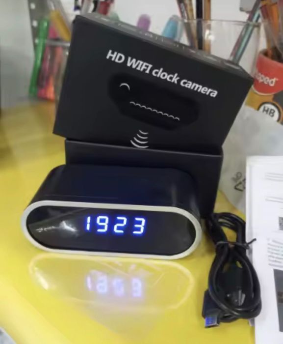 Ceas de birou cu cameră video spion