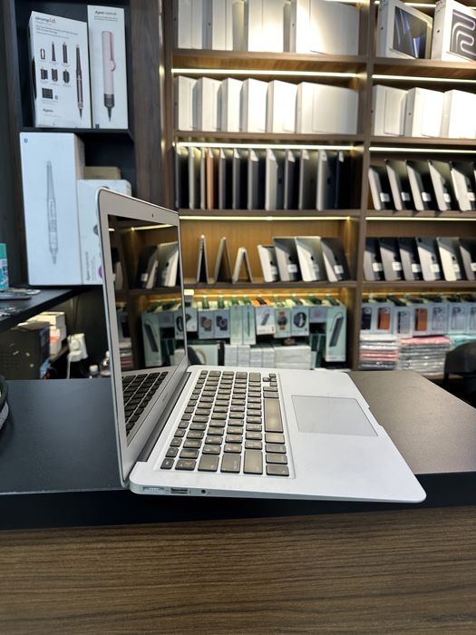Macbook core 5  lla region 8 128 holat ideal 170$