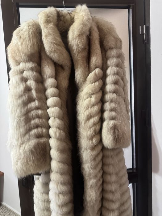 Haină vulpe polară naturală – model lung, volum mare, aspect lux