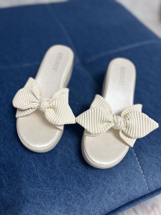 Продается летняя обувь