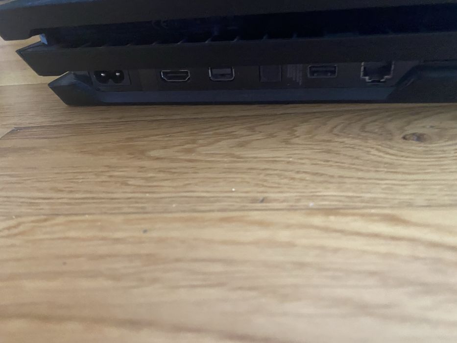 Playstation 4 pro и 3 джойстика