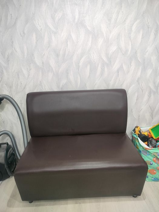 Диван кухонный срочно