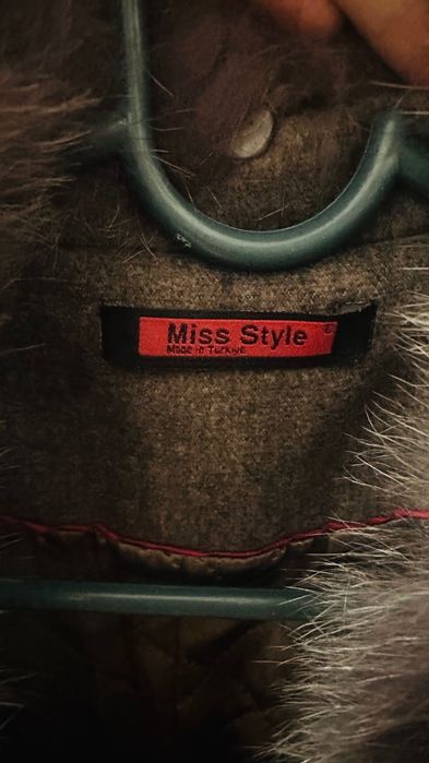 Пальто с меховым воротником