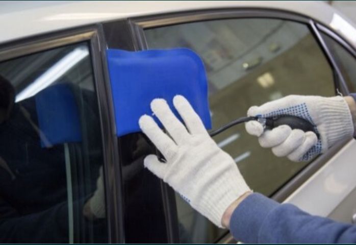 Услуги вскрытия двер автомобиля. Avtomobil eshigini ochish