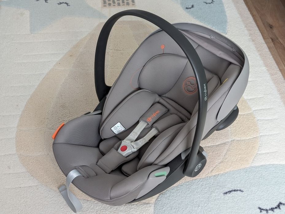 Scoica auto Cybex Gold Cloud G i-Size Confort pentru copii, 0-24 luni