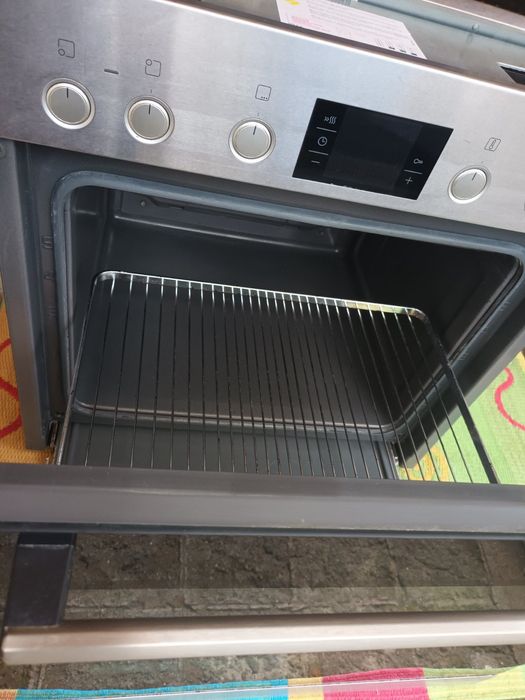 Фурна за вграждане  с керамични котлони  BOSH