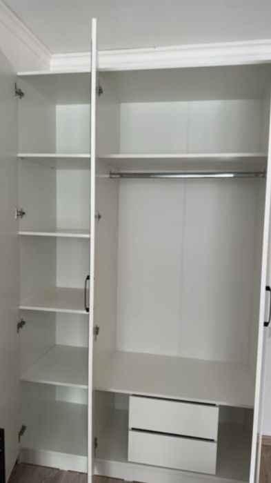 Шкаф с зеркалом продам