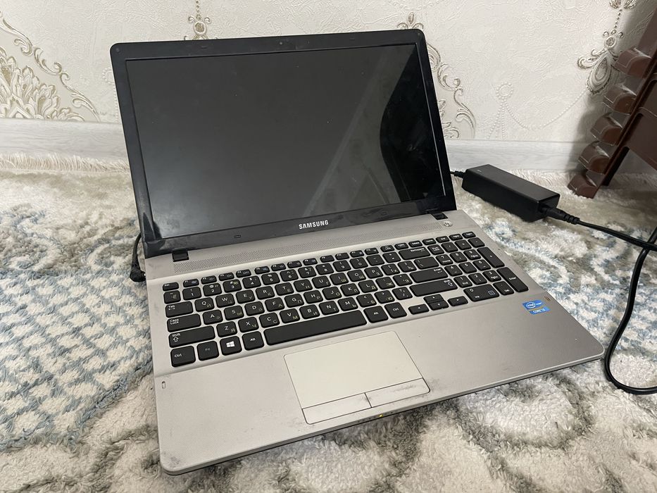Продам ноутбук Samsung Np300 Core i3
