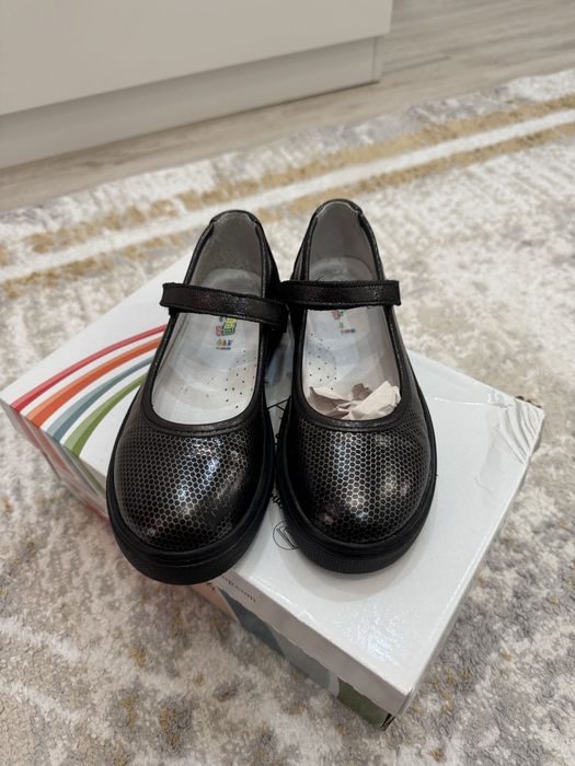 Продается детская обувь