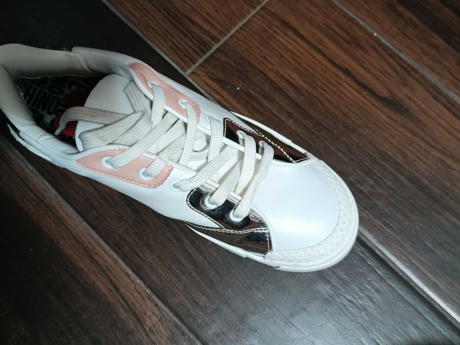 Дамски кецове/сникърси Moschino, 40 номер, оригинални