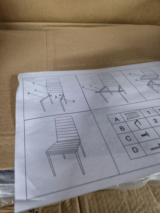 Кожен стол с  висока облегалка и здрави метални крака