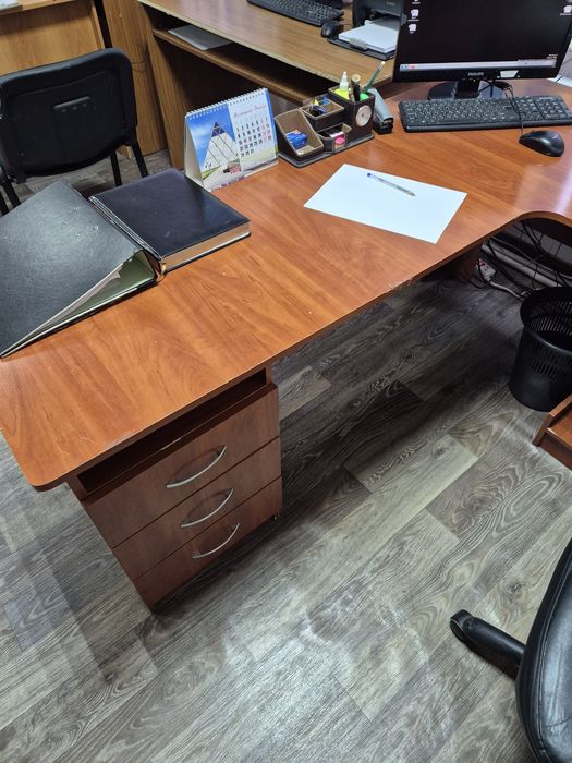 Стол рабочий офисный