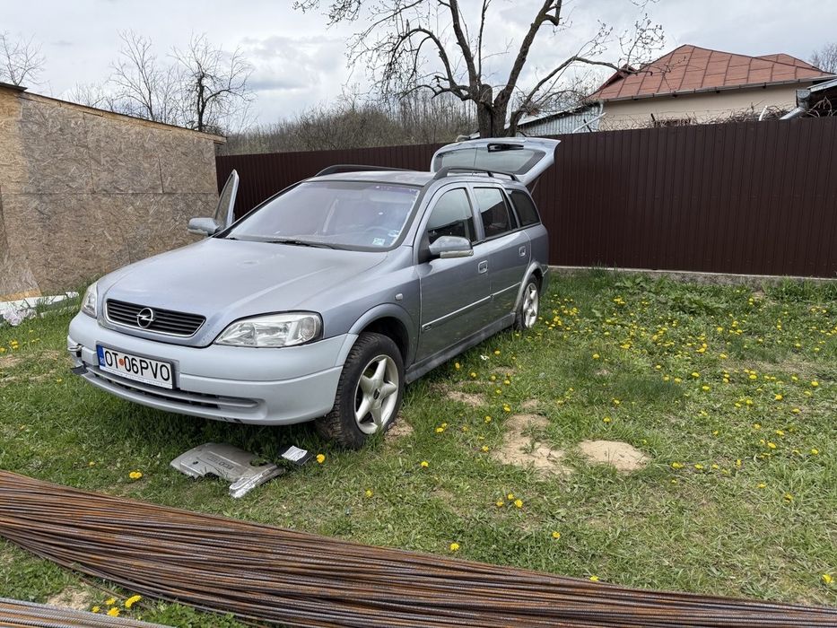 Dezmembrez opel astra G