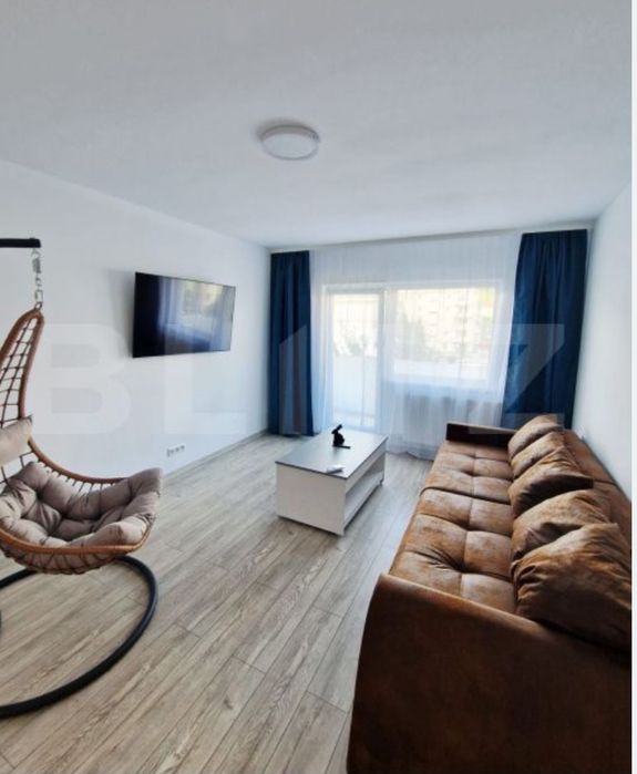 Apartament 3 camere 2 bai central etaj 2/4