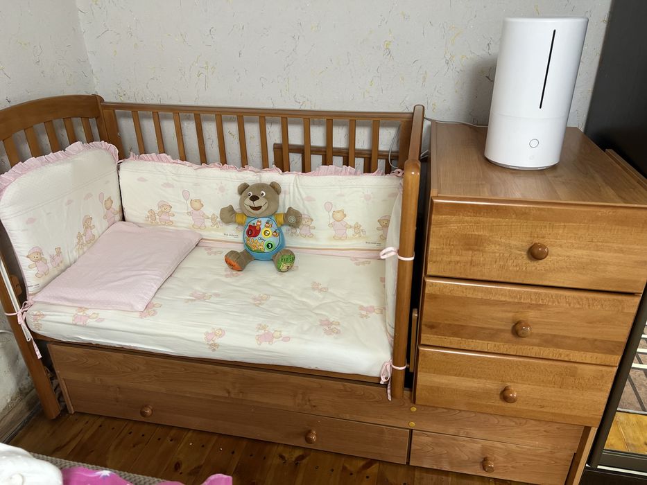 Отдам кроватку с полным комплектом