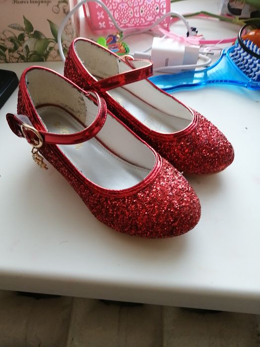 Продам туфли на девочку