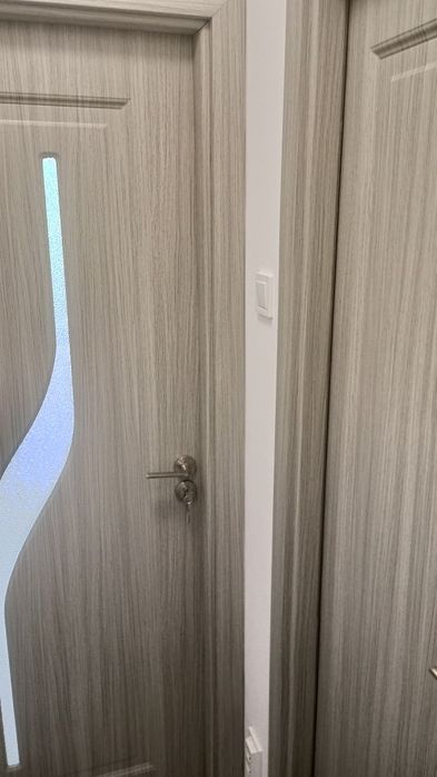 Montaj profesional  uși interior .