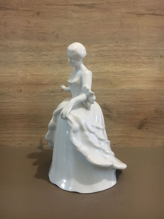 Порцеланова фигурка