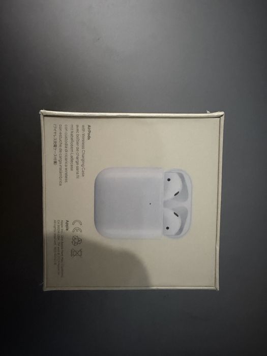 Продаю Airpods версия 2