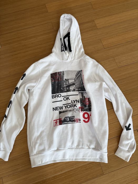 Продаяам марково суитшери