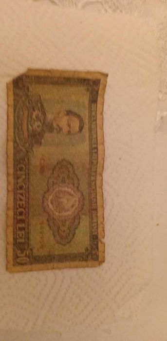 Vând colecția de bancnote .