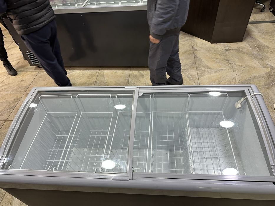 Продается морозильник витринный