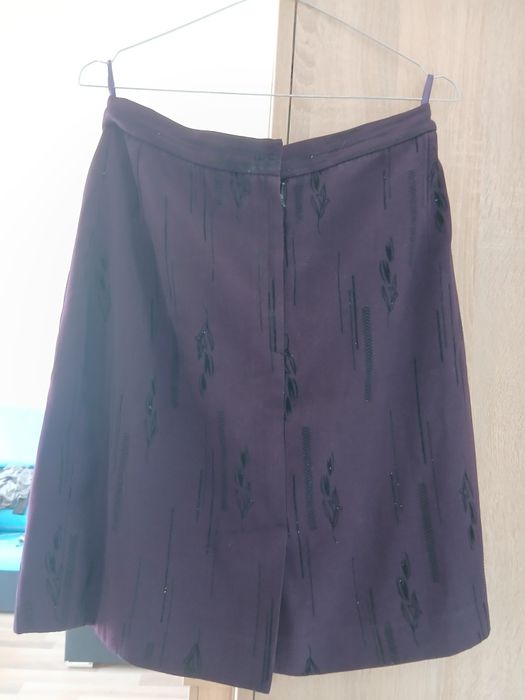 Vând costum pentru damă