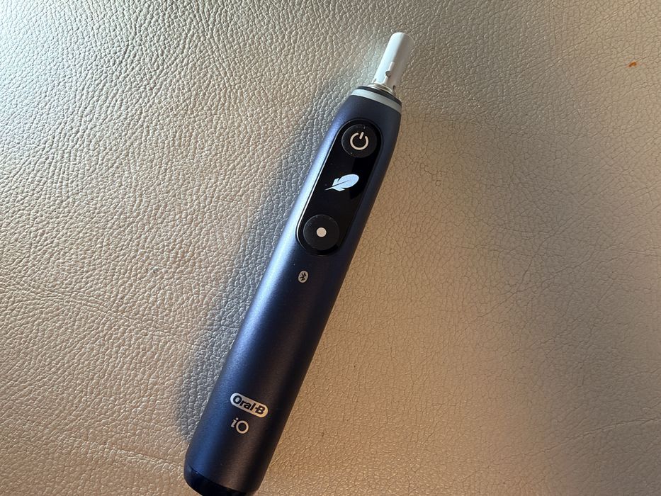 Periuta Oral B io7