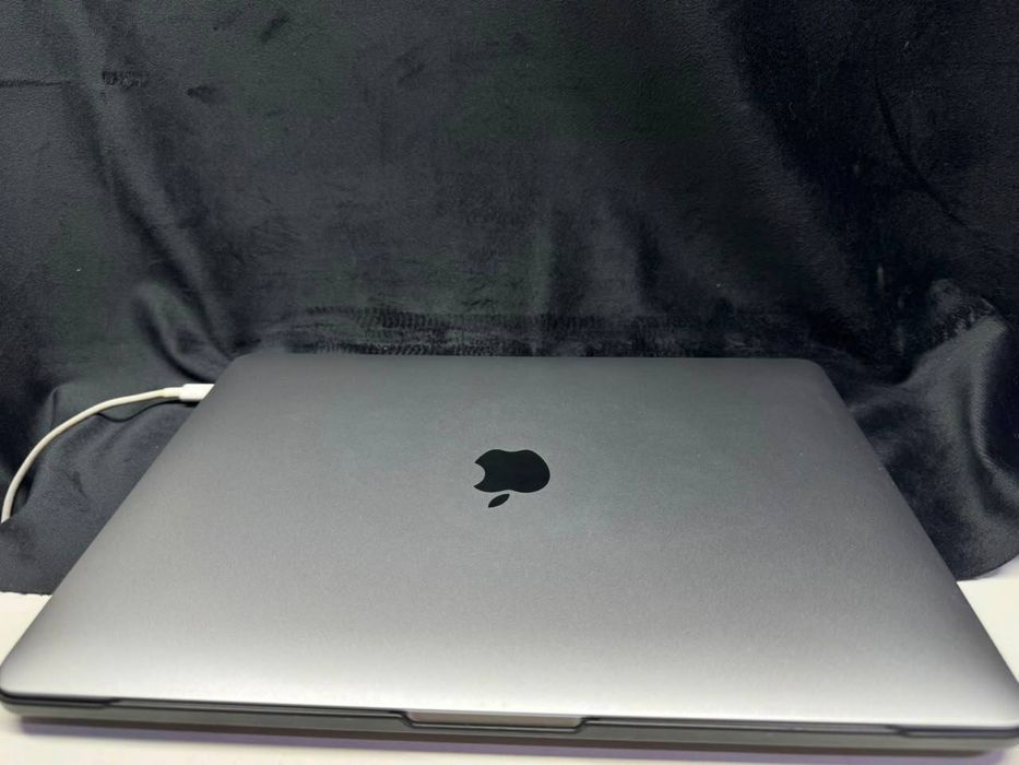 MacBook Pro M2 Oзу:8gb  SSD:256gb Акб:92%
